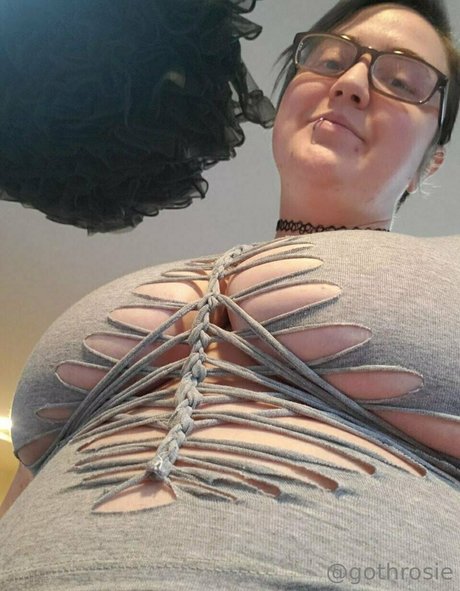 gothrosie onlyfans ass