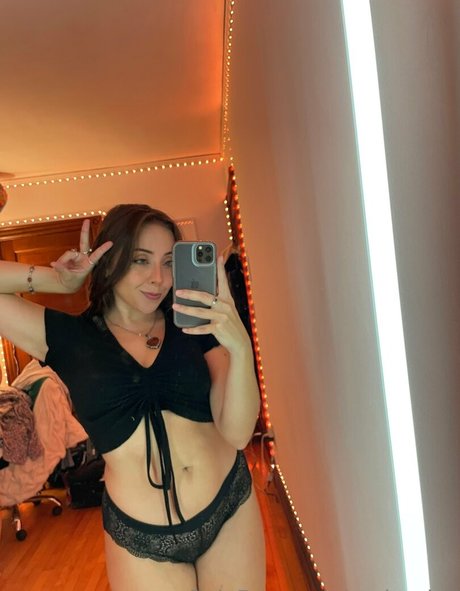 aerinaries naked onlyfans