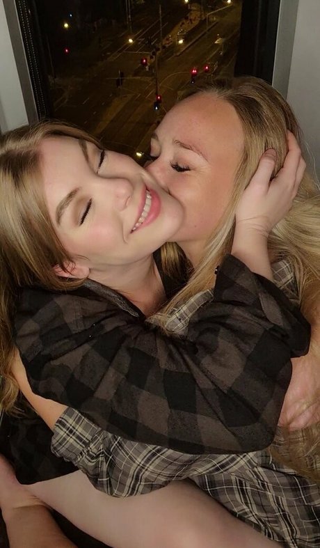 LovingLexieKent onlyfans nude pics