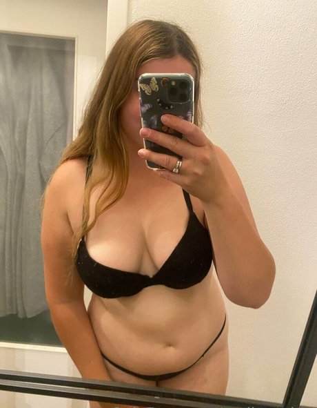 Molly Archer onlyfans naked pics