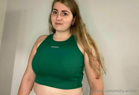 Molly Archer onlyfans photos