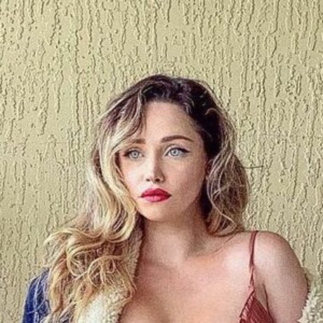 Ivianna Aria onlyfans images