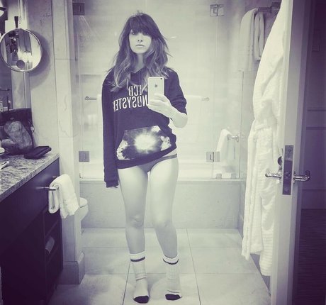 Jamie Amanda Lee onlyfans strip tease