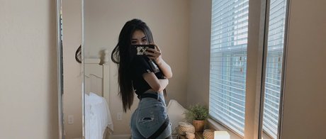 basedlilv nude on onlyfans