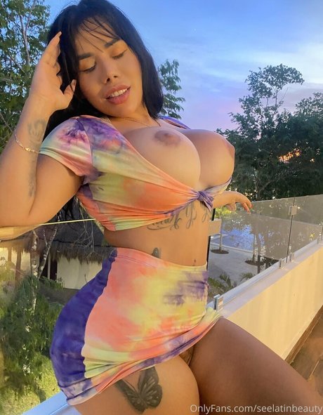 seelatinbeauty onlyfans leaked pics