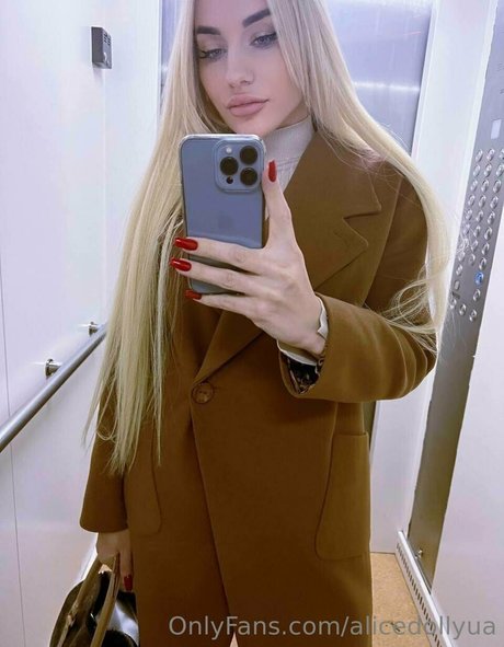 alicedollyua onlyfans photos