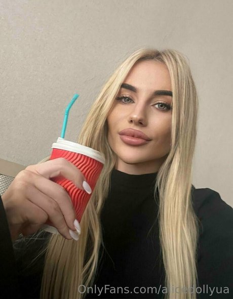 alicedollyua onlyfans pics