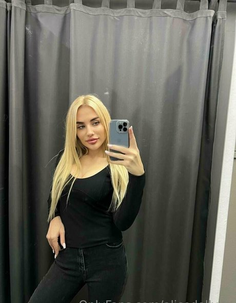 alicedollyua onlyfans leajs