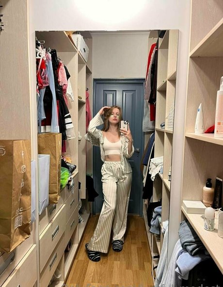 lustful modest nude on onlyfans