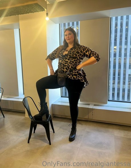 realgiantessa onlyfans content
