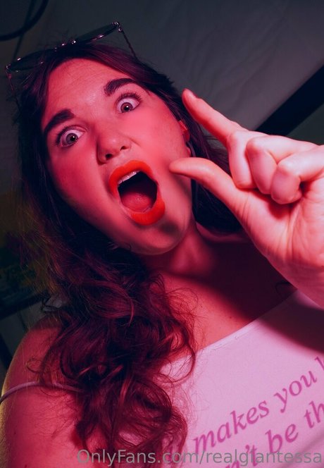 realgiantessa naked onlyfans leak