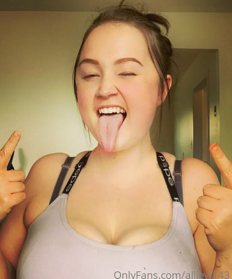 toxicallietongue onlyfans free content