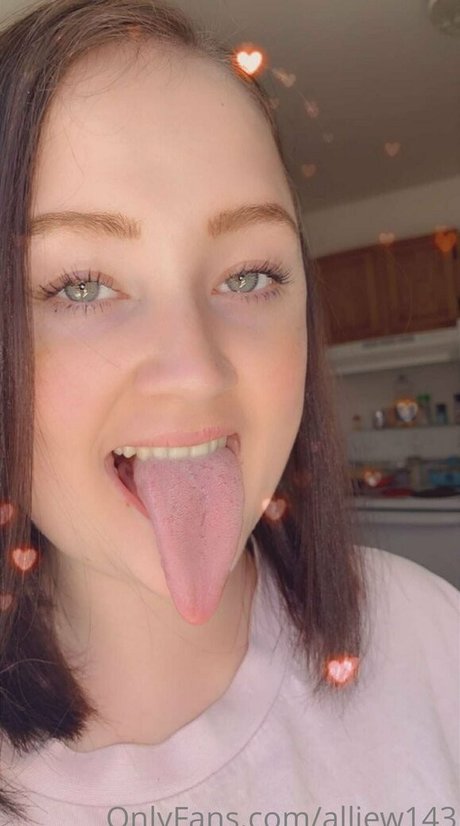 toxicallietongue only fans naked