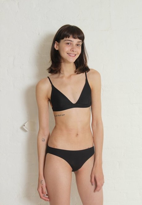 blonde curvy onlyfans pornos render