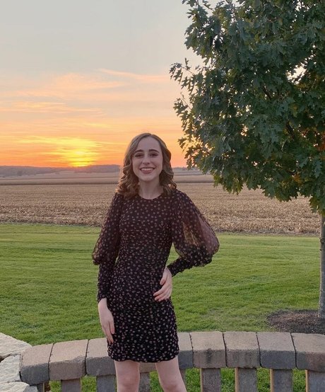 Atwentysomethingloser nude only fans