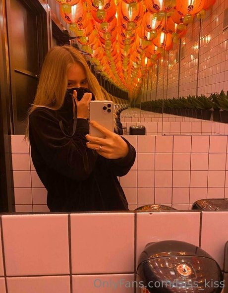 triss kiss leak onlyfans nude