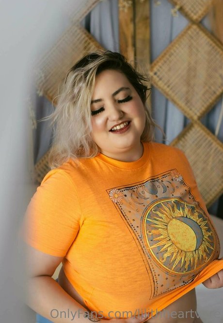 tiny onlyfans pornographic selfie