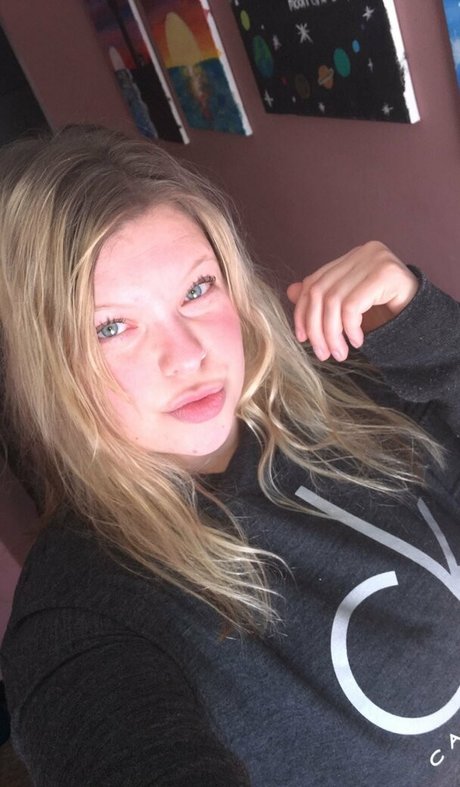 dddstaciie onlyfans strip tease