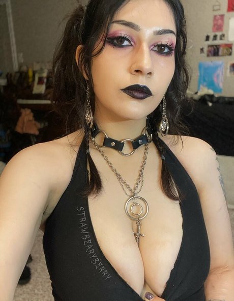Strawbearyberry tits onlyfans