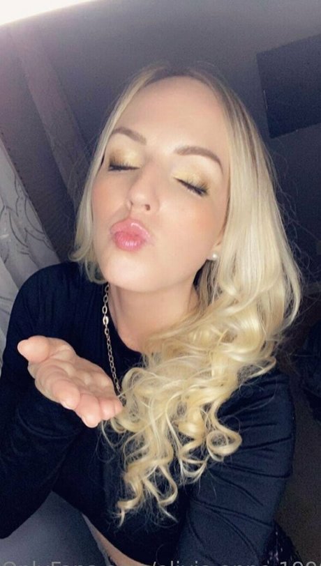 Olivia Anne 1990 nude onlyfans leak