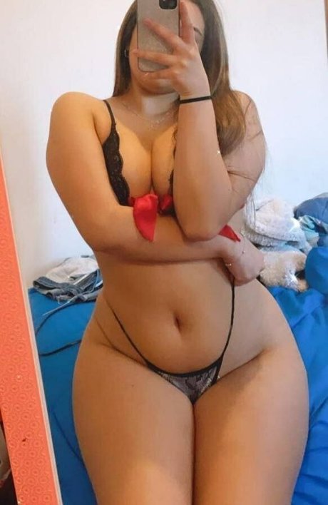 Jade Reyes onlyfans model