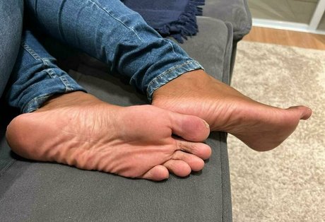 lauraazevedoqueen nude leaks onlyfans