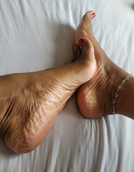 lauraazevedoqueen onlyfans nudes porn