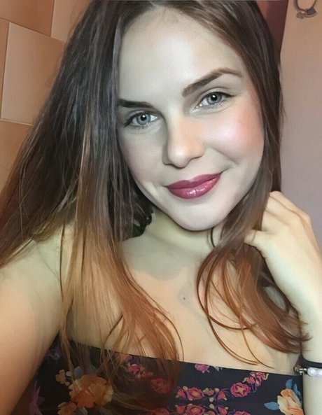 Bella Alice onlyfans post