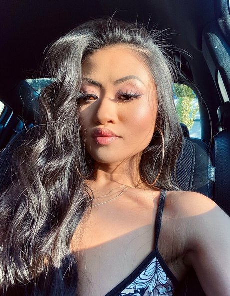 kamikolin onlyfans picture