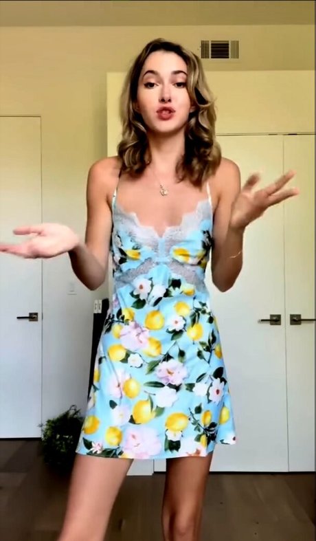 Madeleinecwhite onlyfans topless