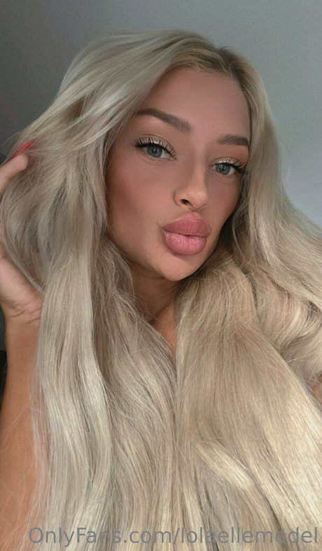 lolaellemodel strip onlyfans