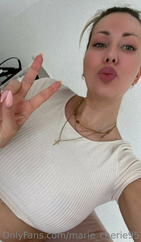 marie cherie95 onlyfans naked