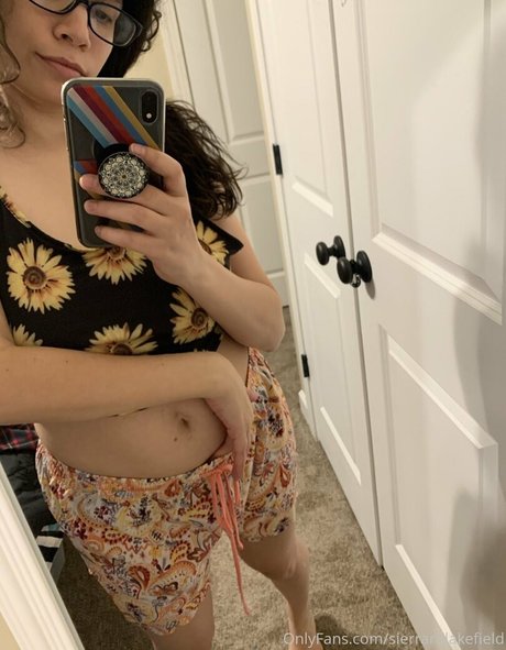 sierrarblakefield onlyfans model photos