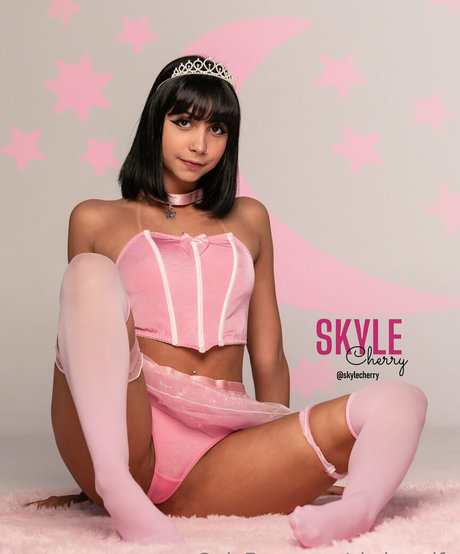 skylewaifu  self-portrait