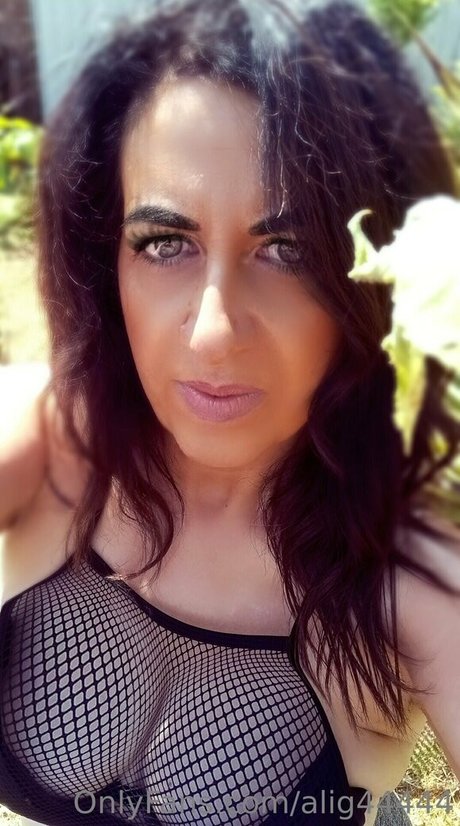 alig44444 onlyfans picture