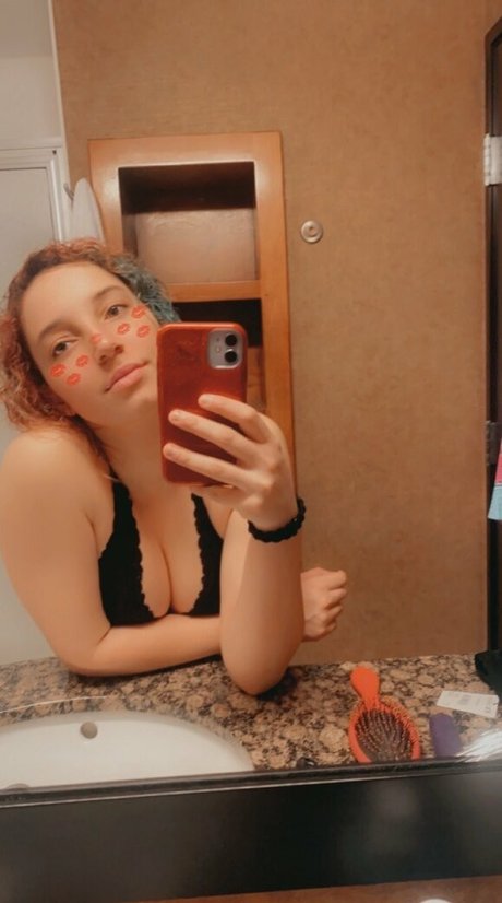 itsyagirlsky onlyfans picture