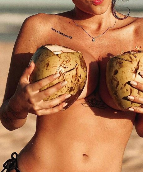 Thaylise Pivato naked onlyfans