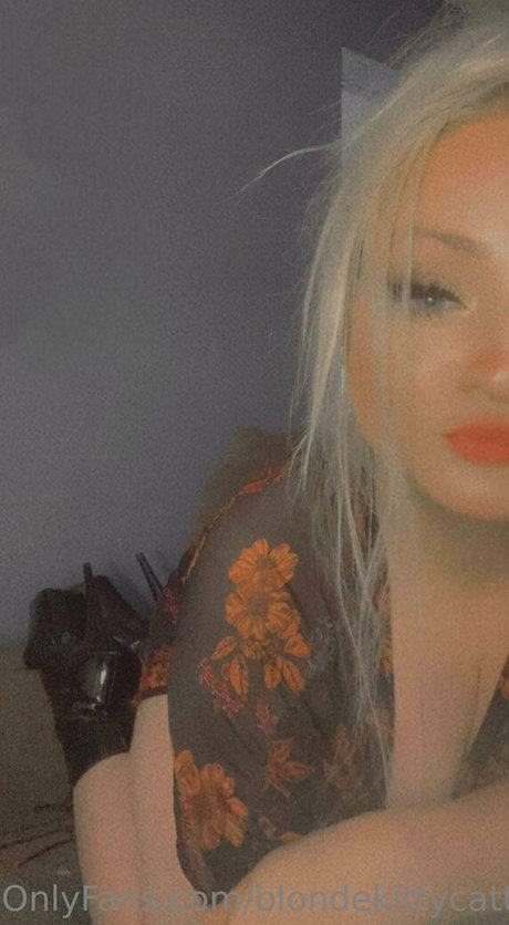blondekittycattt onlyfans public photos