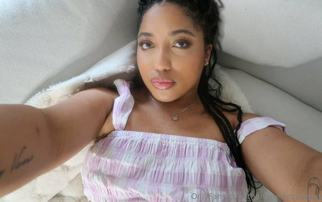 theremedybyreyna onlyfans leaked tits