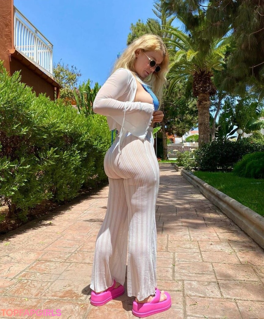 pinksirenne topless onlyfans