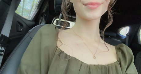 kattinthehatfree Profile image