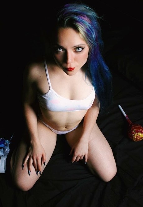 Mistress Dahlia Zozo onlyfans striptease