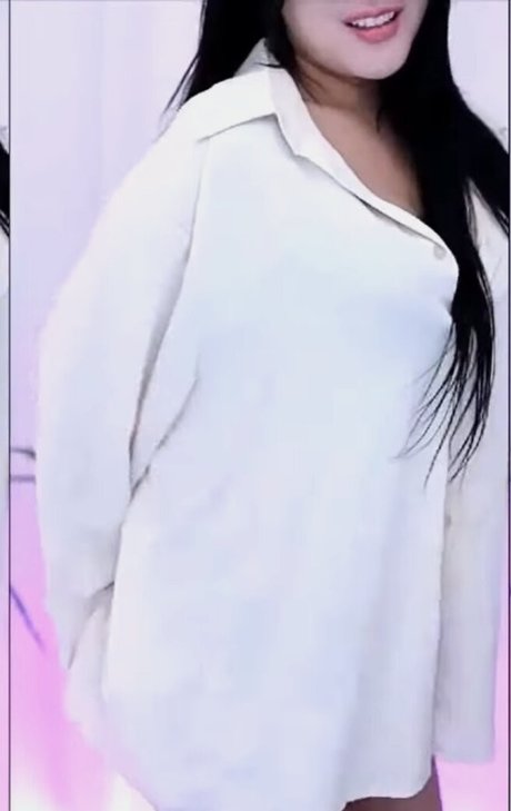 Laysha Goeun onlyfans pic