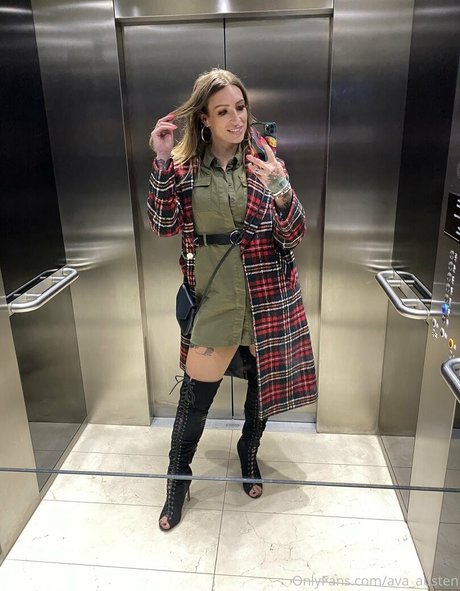 curvy blonde onlyfans sexy xxx depiction