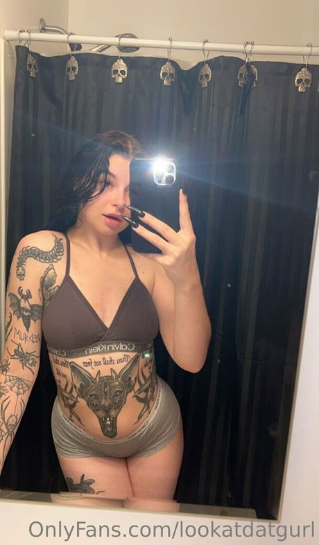 lookatdatgurl onlyfans model