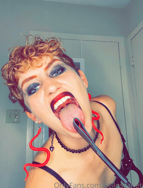 reddhotqueen onlyfans photo