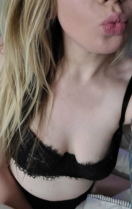 actualgoodgirl  capture