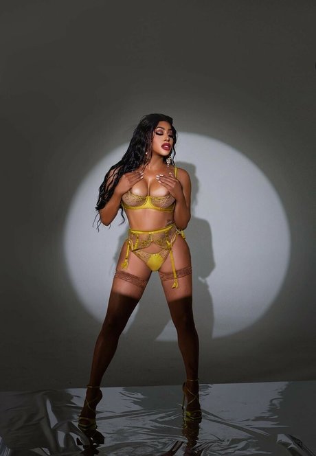 Bella La Femme onlyfans leams