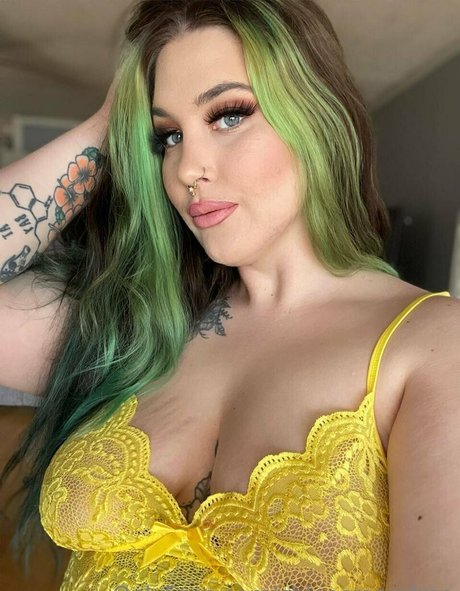 chloecreamfree onlyfans content