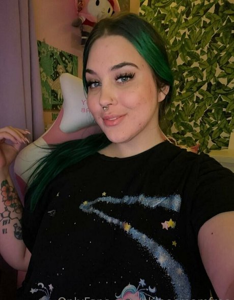 chloecreamfree onlyfans boobs